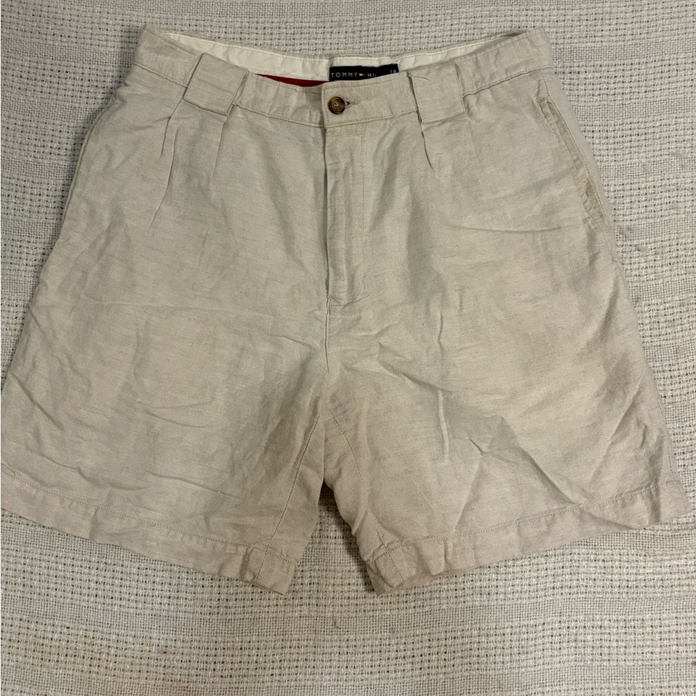 White pleated linen shorts